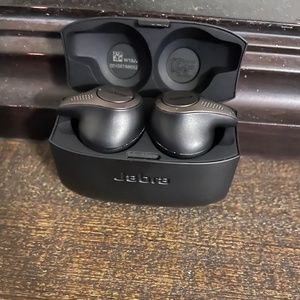 Jabra Elite 65t earbuds